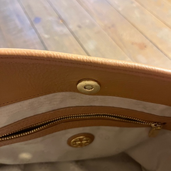Tory Burch Large Shoulder Bag - Picture 7 of 10